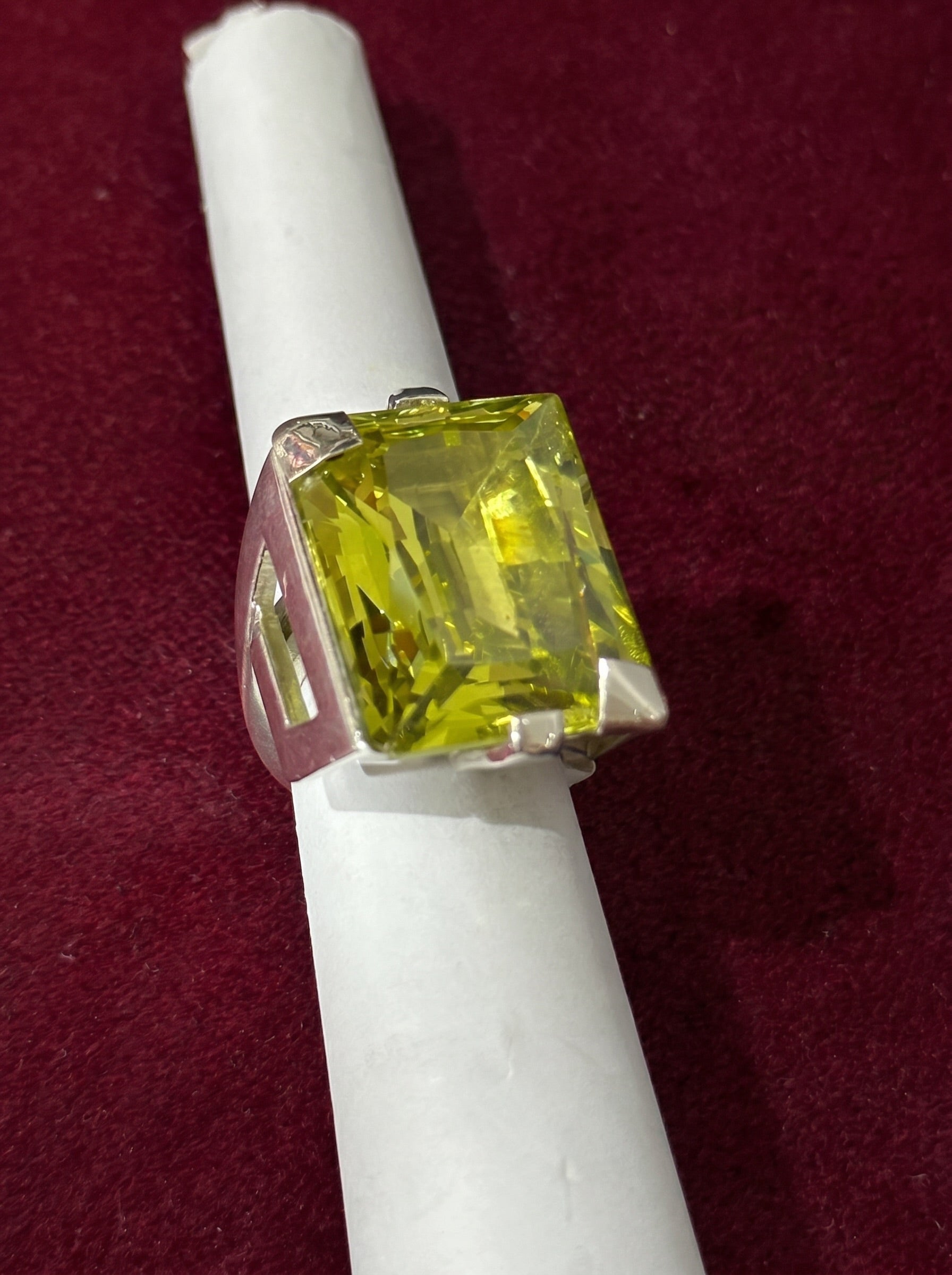 ring, green stone