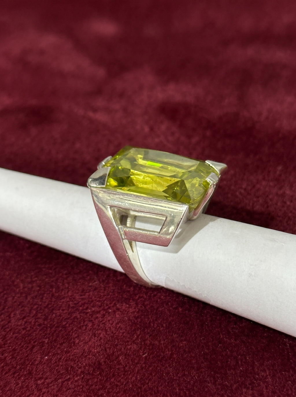 ring, green stone
